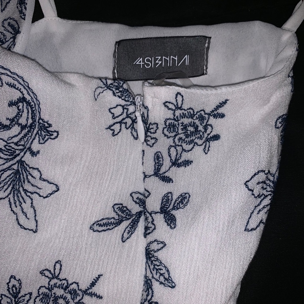 White and blue 🌸 romper! - Picture 3 of 3
